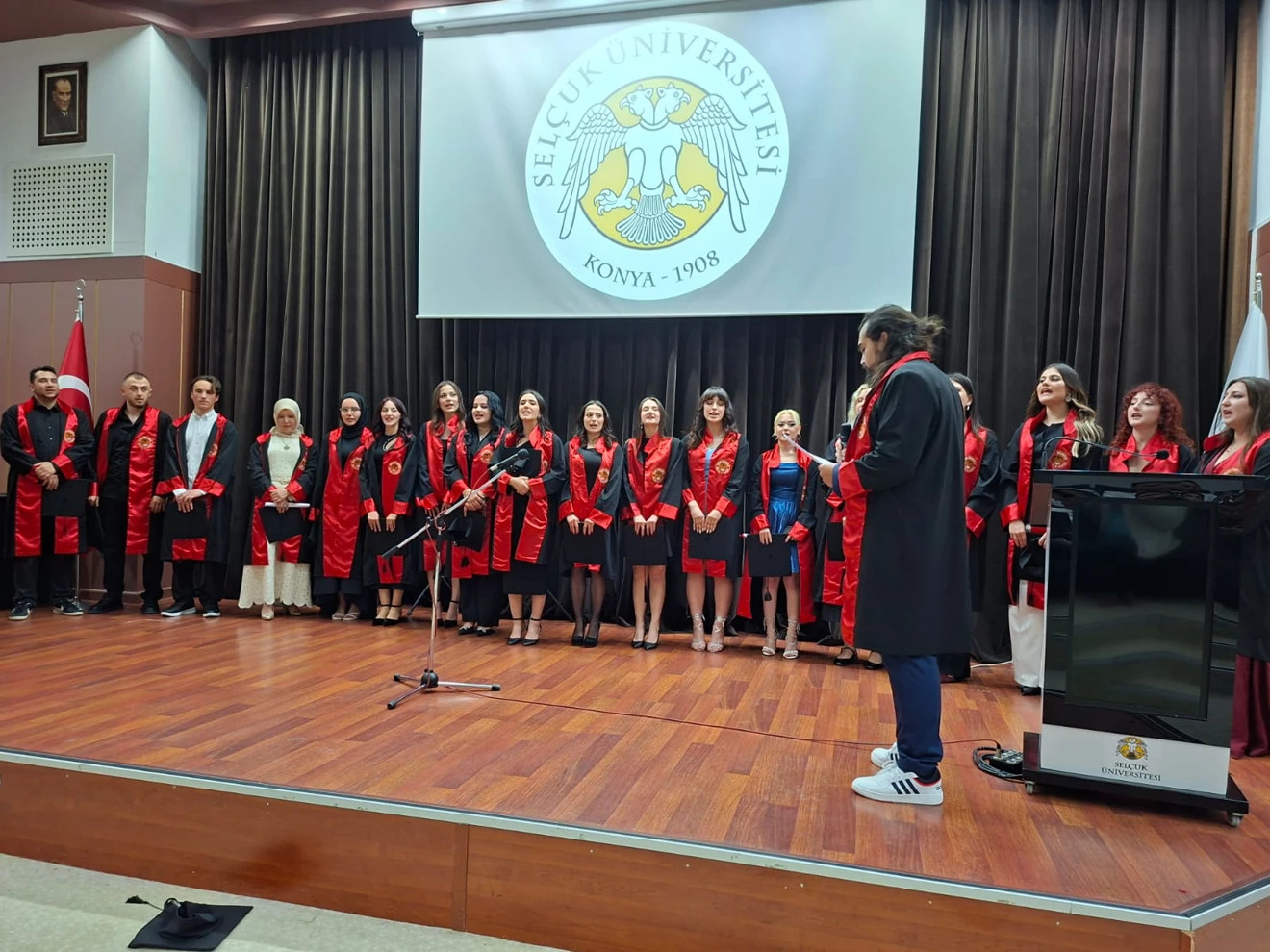 Selçuk Üniversitesi Rus Dili ve Edebiyatı Bölümünde Mezuniyet Coşkusu